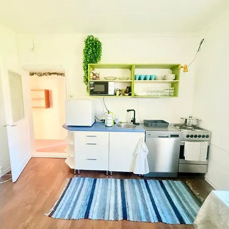 Private House, Walk To Old Town, Garden And Parking بيت للعطل