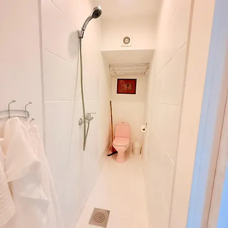 Private House, Walk To Old Town, Garden And Parking