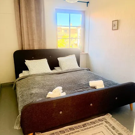 Private House, Walk To Old Town, Garden And Parking