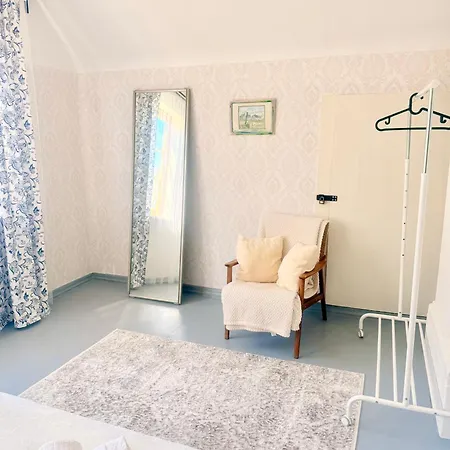 Private House, Walk To Old Town, Garden And Parking بيت للعطل *