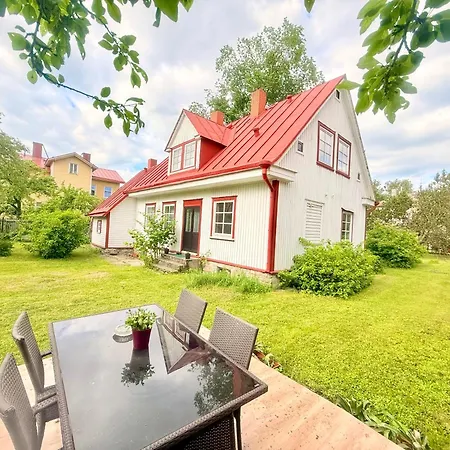 بيت للعطل Private House, Walk To Old Town, Garden And Parking تالين