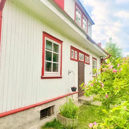 Private House, Walk To Old Town, Garden And Parking *